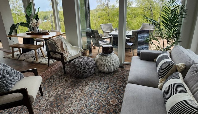 Modern Bluffside retreat with HOT TUB