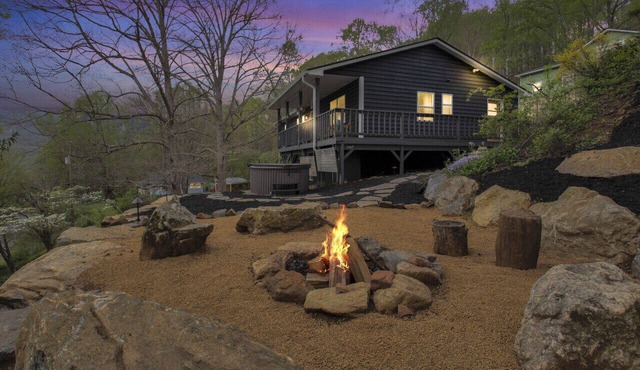 Modern Cabin Home Design Mountain Views Hot Tub and Fire Pit Asheville