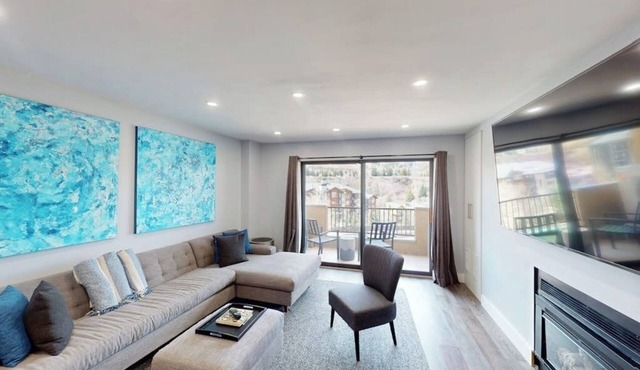 Modern condo with views, 3-minute walk to gondola access & cozy fireplace