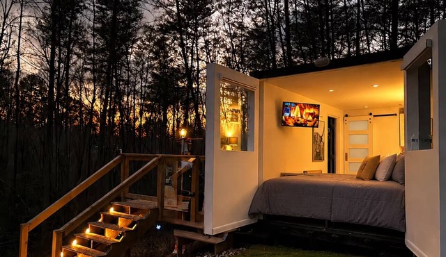 Modern Container Cabin Near Helen & Oktoberfest in Clarkesville