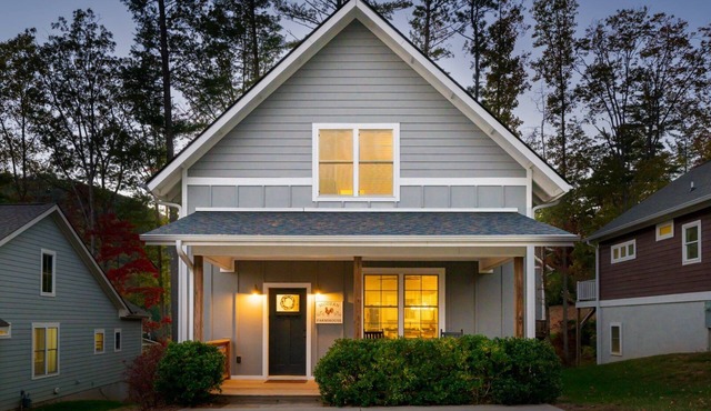Modern Farmhouse- Country Charm, Minutes to Biltmore Estate