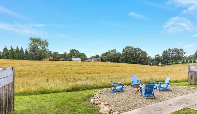 Modern Farmhouse- Countryside Views,Hot Tub,Near Trails, Biltmore & DT Asheville