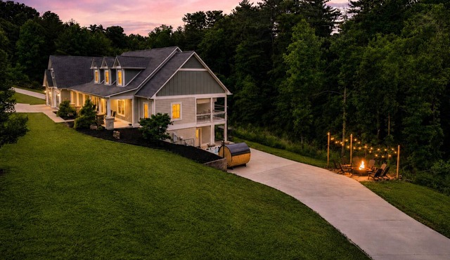 Modern Forest Escape w/Pickleball, Hot Tub, Sauna, Gym, Fire Pit & Gameroom!