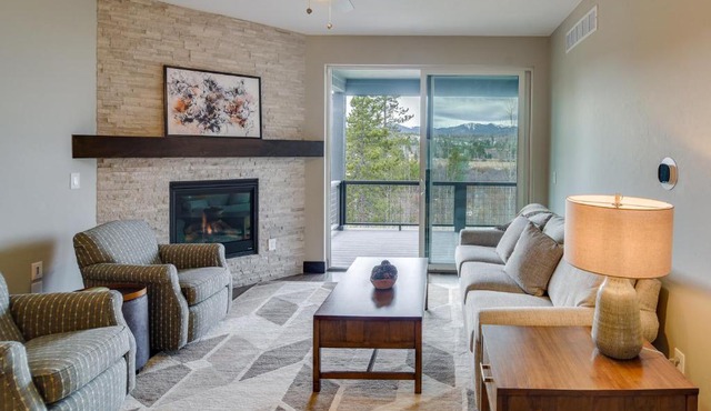 Modern Fraser Townhome with River Views Near Skiing!