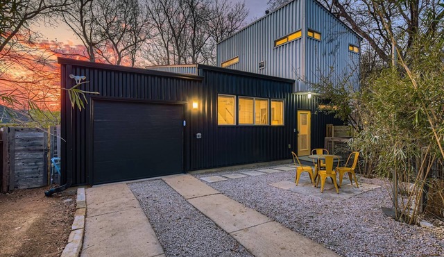 Modern Luxury Home in Downtown Austin-Near UT, ACL, SXSW, Festivals, Zilker Park, and Moody Center