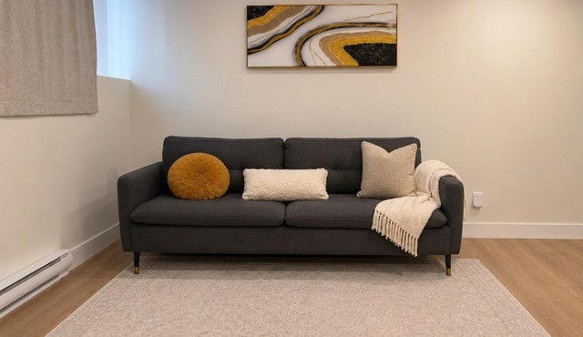 Modern Private Suite in Riverview