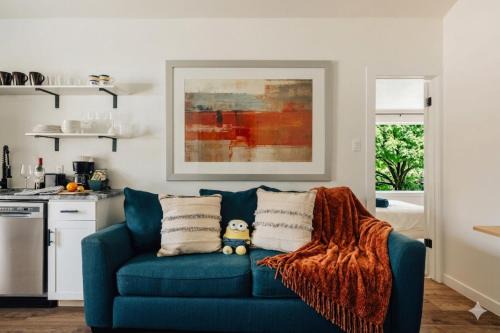 Modern SoCo 1BR Home Ideal for Extended Stays
