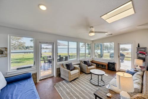 Modern, Spacious! Lake Buchanan Retreat w/Hot Tub