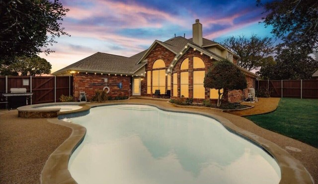 Modern, Spacious - Pool & Backyard Oasis & Cinema
