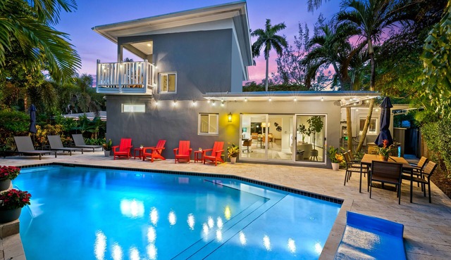 Modern Tropical Oasis, Private Heated Pool, Walkable to Wilton Drive!