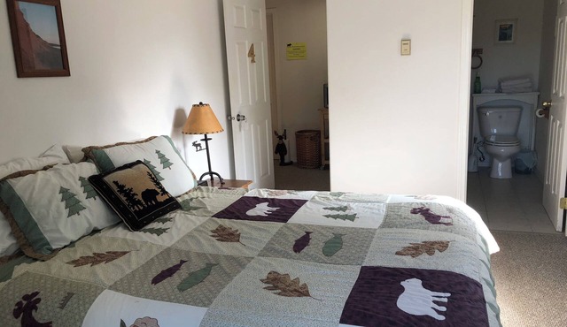 Moose Is Inn- Room 4 Cute, Cozy and. Clean.