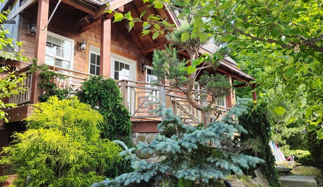 Mountain, Lake & Babbling Brook Retreat
