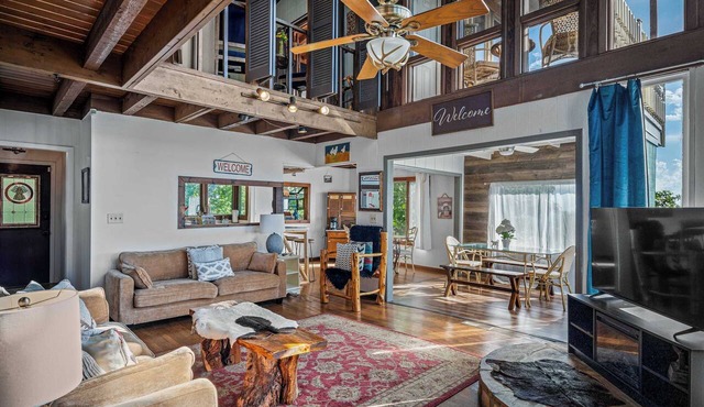 Mountain Retreat! Ruby's Roost Home & Loft