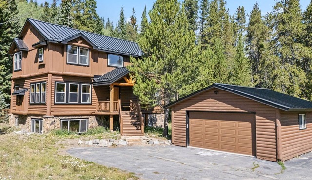 Mountain Retreat w/Hot Tub, Game Room & Garage - 5 Min to Slopes & Main St