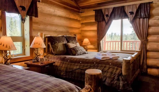 Mountain View Suite @ Alaska Knotty Pine B&B ~ Big Private Balcony~Jetted Tub