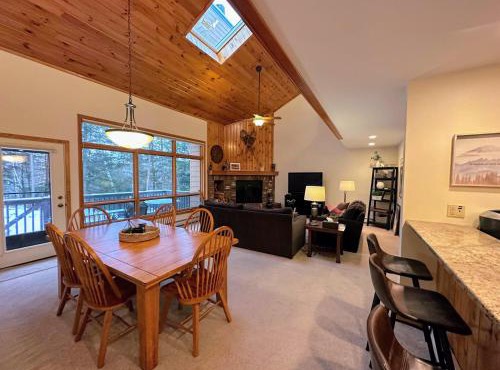 MW74 cozy spacious 2-bedroom Bretton Woods home close to Mt Washington Hotel