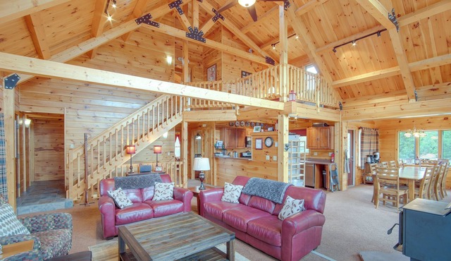 Nathrop Home w/ Mountain Views + Yoga Greenhouse!