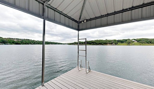 Natural Cliffside Oasis With Impressive Views, Gas Fireplace and Dock