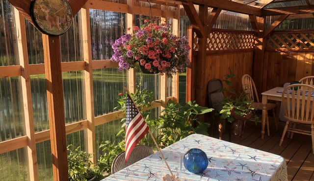 Nestled between Ninilchik and Deep Creek Rivers. 5 minutes from Cook Inlet