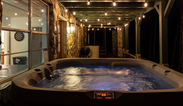 Neverland Escape | Riverfront, Hot Tub & Games