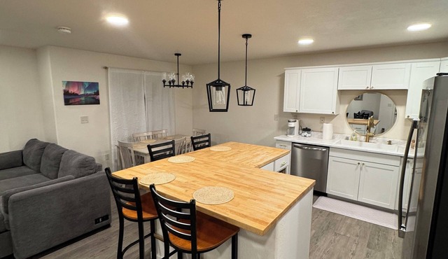 New! Aurora Viewing, 3 mins from airport, Prime Location