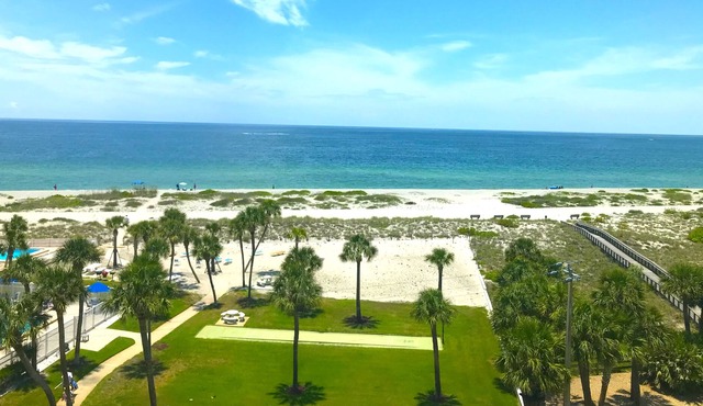NEW: BEACHFRONT Best unimpeded Sunset Views, modern 6th floor condo