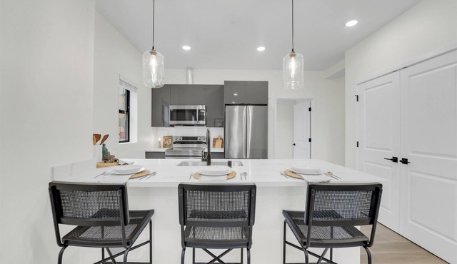New Construction Charming 2-bedroom apartment with AC, WiFi in Lakewood
