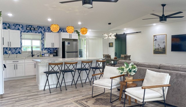 Newly-built dog-friendly home with large yard, shaded patio, & washer/dryer