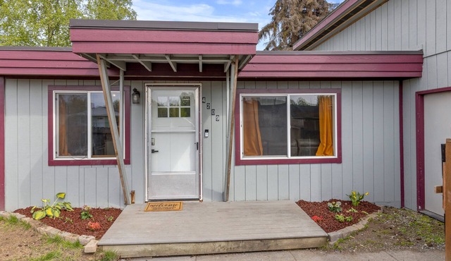 Newly renovated 2 bed/1 bath house 10 minutes away from downtown Anchorage.