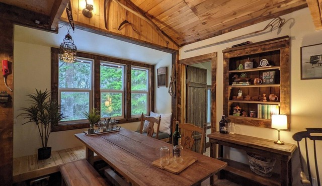 Nostalgic Retreat on Sahara Creek - 8mi to MRNP!