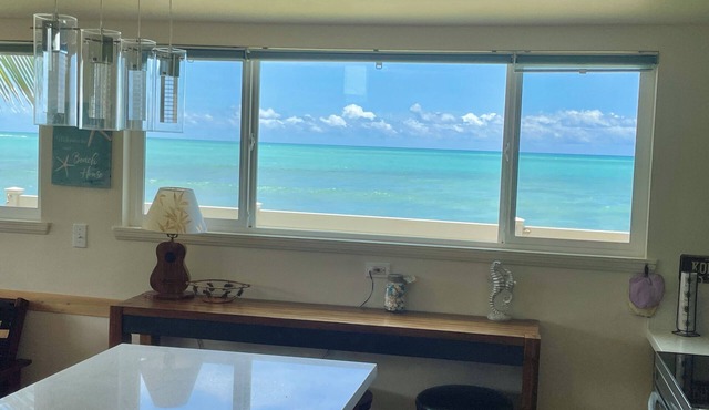 Ocean front house🏖️🏄right on the Beach!WiFi. Free Parking