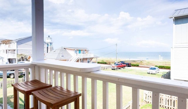 Ocean Views, Private Deck, Walk to Ocean & Pier