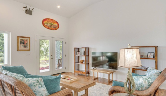 Oceanfront Home w/Pool Access, Views in Papaikou