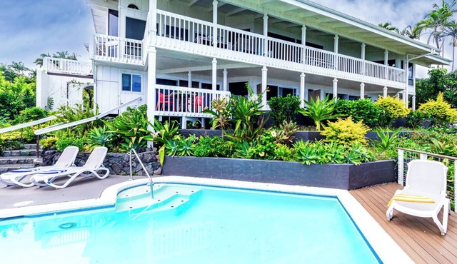 Oceanfront in Hilo Hale Kai Suites Bamboo Room - King Bed, Private Bathroom