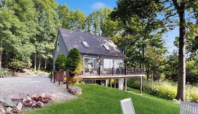 Oceanfront snowbird-friendly home on the beach with washer/dryer & fireplace