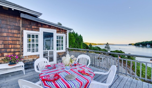 Oceanfront Cottage w/Deck 2 Mi to Boothbay Harbor