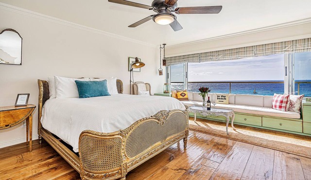 Oceanfront w/Sunset Views Condo at the Colony Surf Full Kitchen and Parking