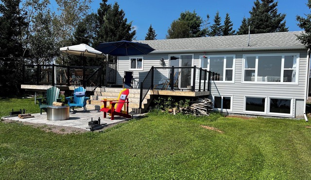 Peaceful beachfront Harrington Hideout close to 4 golf courses and Ski Wentworth
