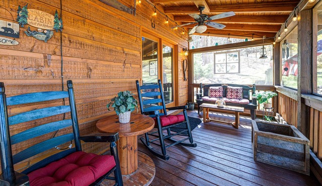 Peaceful Blue Ridge Mtn Cabin-Gated, WiFi, Hot Tub, Fire Pit, Game Room