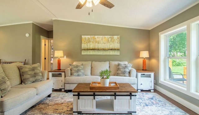 Peaceful & Scenic 3 Bedroom/2 Bath Farmhouse