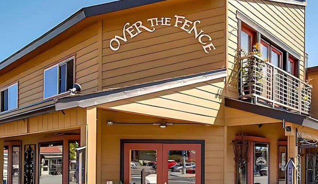 Penthouse in Sequim, Mtn Views, A/C, Workspace