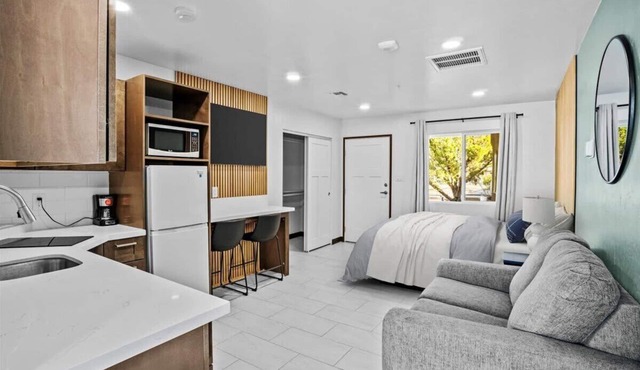 Peppertree Studios D9 in Safford