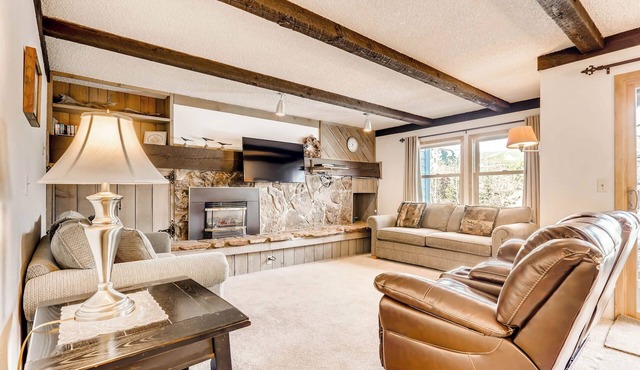 Perfect Downtown Retreat with ALL NEW APPLIANCES AS OF FALL 2025!
