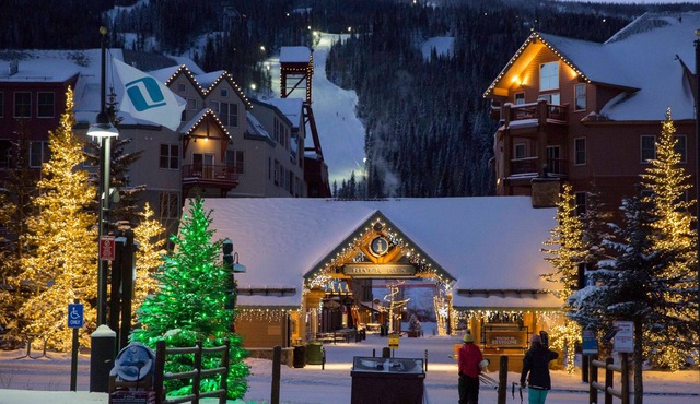 Perfect Mountain Retreat/3br -fireplace, Kids Ski Free 3 Bedroom Condo by RedAwning