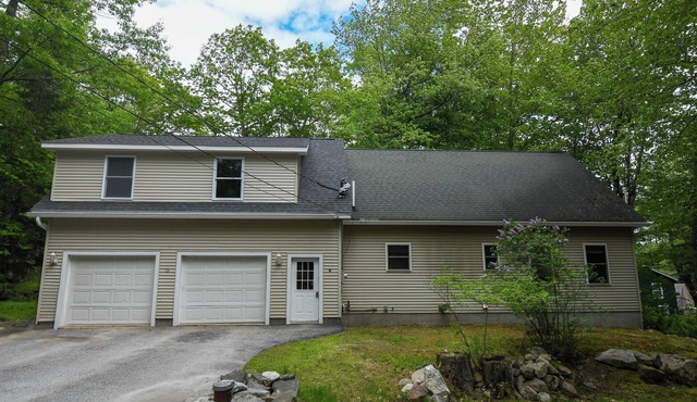 Pet-friendly home on peaceful Raymond Pond with beautiful sunrise views!