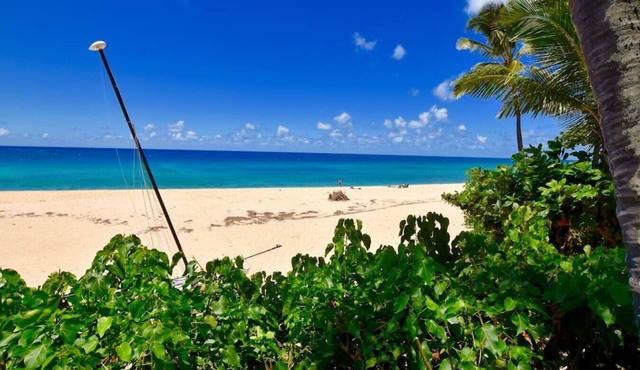 Pipeline Beachfront House that Sleeps 12 Guest.