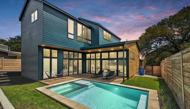 Pool, Hot Tub, Guest House | Near UT Football