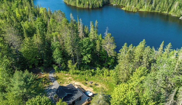 Pool, Spa, Private Lake & EV | Chalet Hello in Saint-Alphonse-Rodriguez