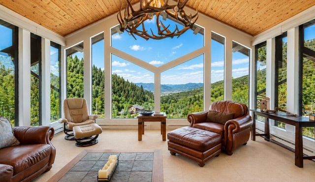Private Luxury Mountain Estate w/Views & Hot Tub