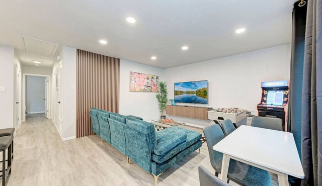 Private Pool & Games - Pet-Friendly Fun Stay Mins to Downtown & Airport